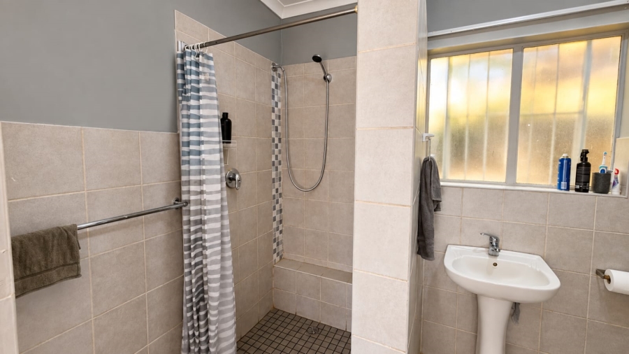 3 Bedroom Property for Sale in Ifafi North West